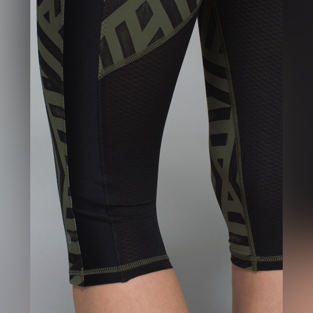 Lululemon Athletica Green Chevron Shuffle Black Clip in Crop Leggings size 6 EUC - Picture 9 of 15